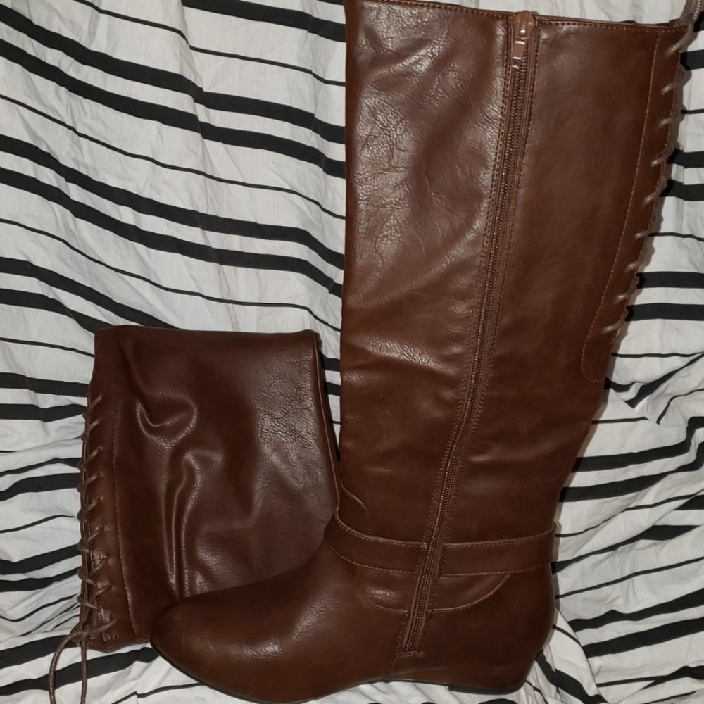 NWOT brown boots